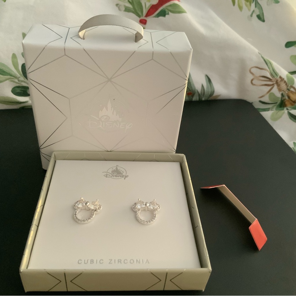 Disney Minnie Mouse sparkling Stud Earrings - Picture 2 of 5